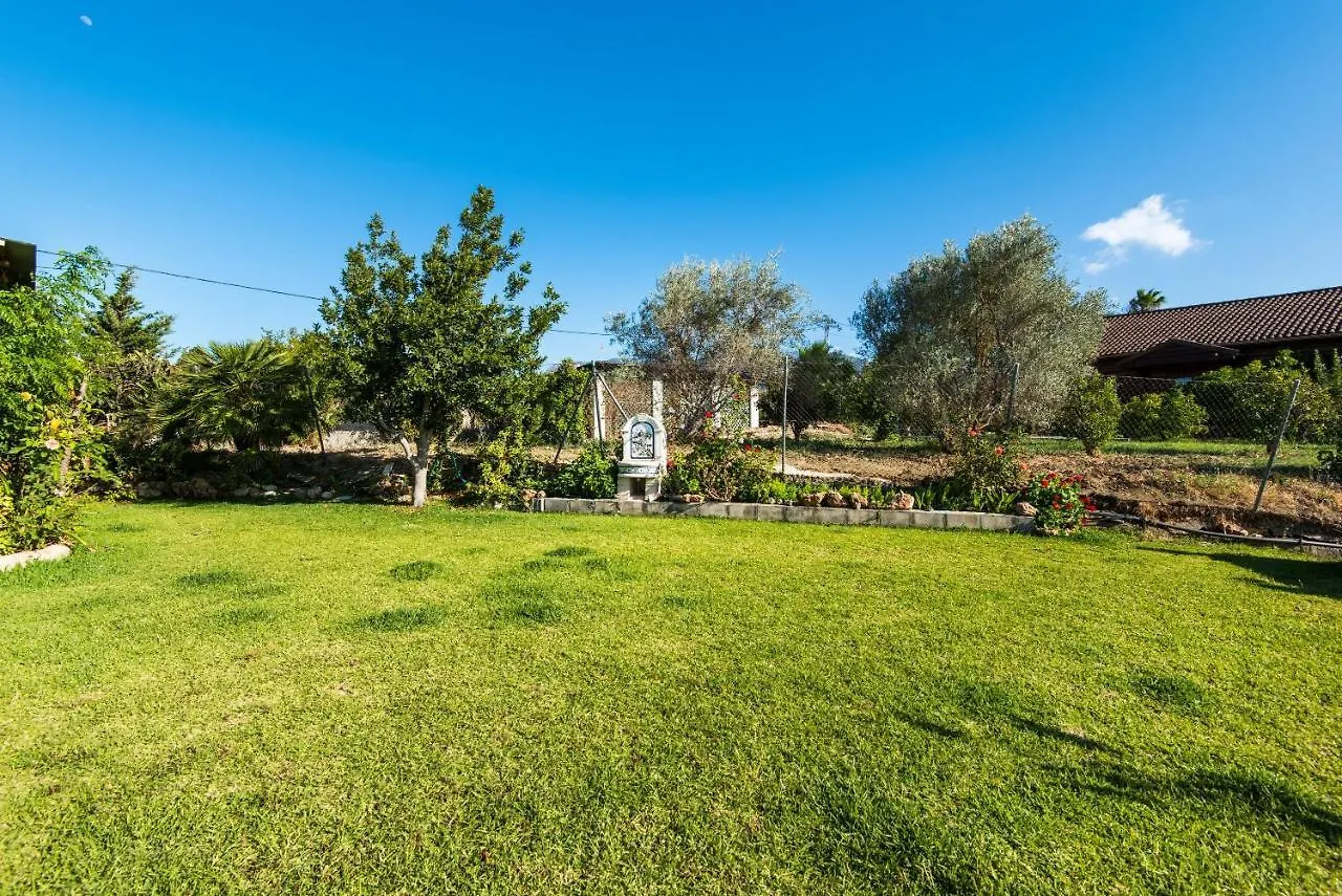 Finca Las Palmeras, 阿尔豪林格朗德 0*,